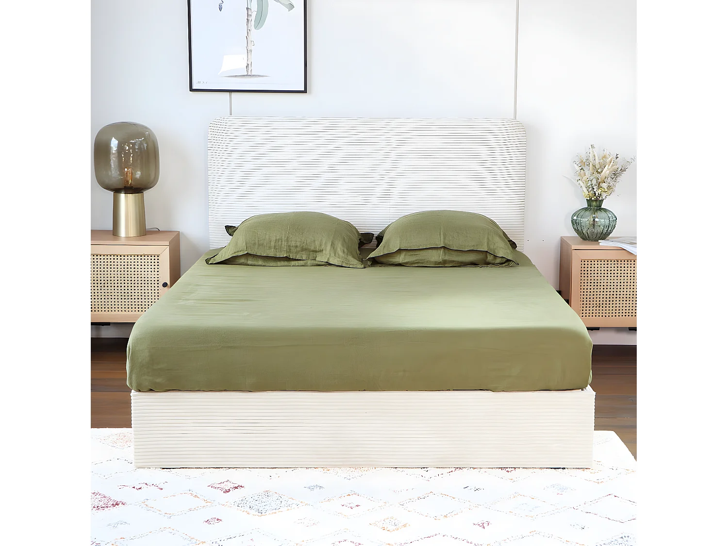 Lit adulte 140x190 cm en velours côtelé beige avec tête de lit et sommier à lattes - Enzo