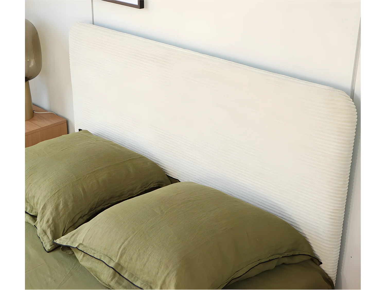 Lit adulte 140x190 cm en velours côtelé beige avec tête de lit et sommier à lattes - Enzo