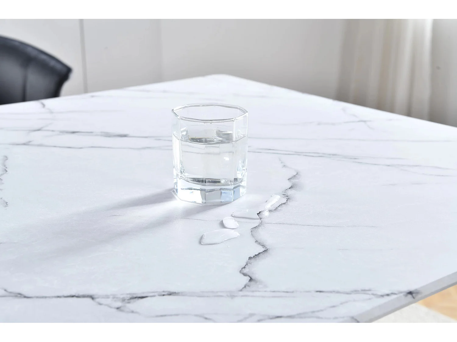 Table à Manger Rectangulaire,Style Scandinave,Plateaux en MDF Imitation Marbre,Pieds en Métal,Noir/Doré,2-4 Personnes