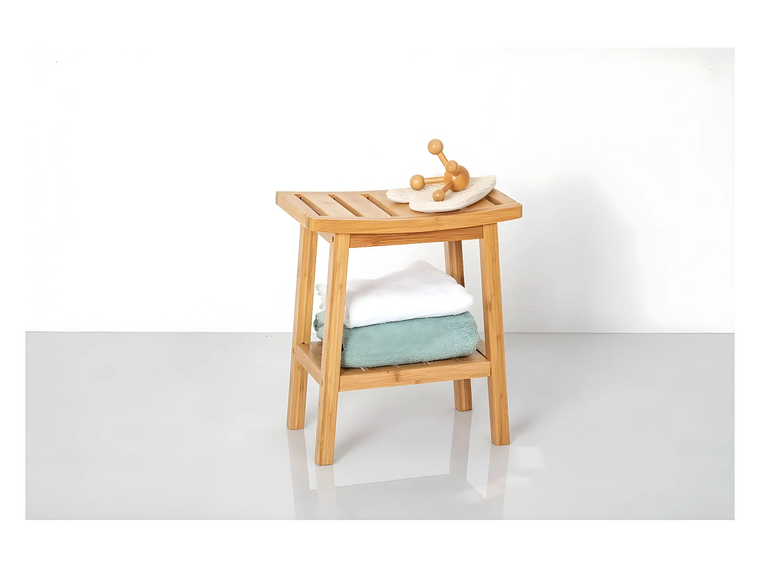 Tabouret en bois de bambou coloris naturel - Longueur 39,5 x Profondeur 25,2 x Hauteur 46 cm