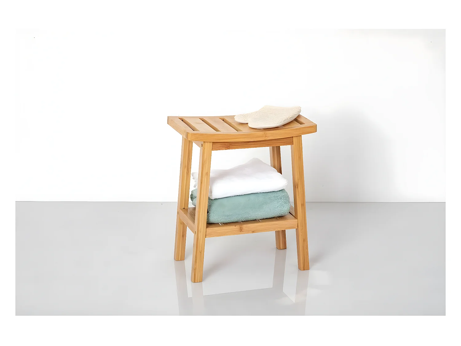 Tabouret en bois de bambou coloris naturel - Longueur 39,5 x Profondeur 25,2 x Hauteur 46 cm