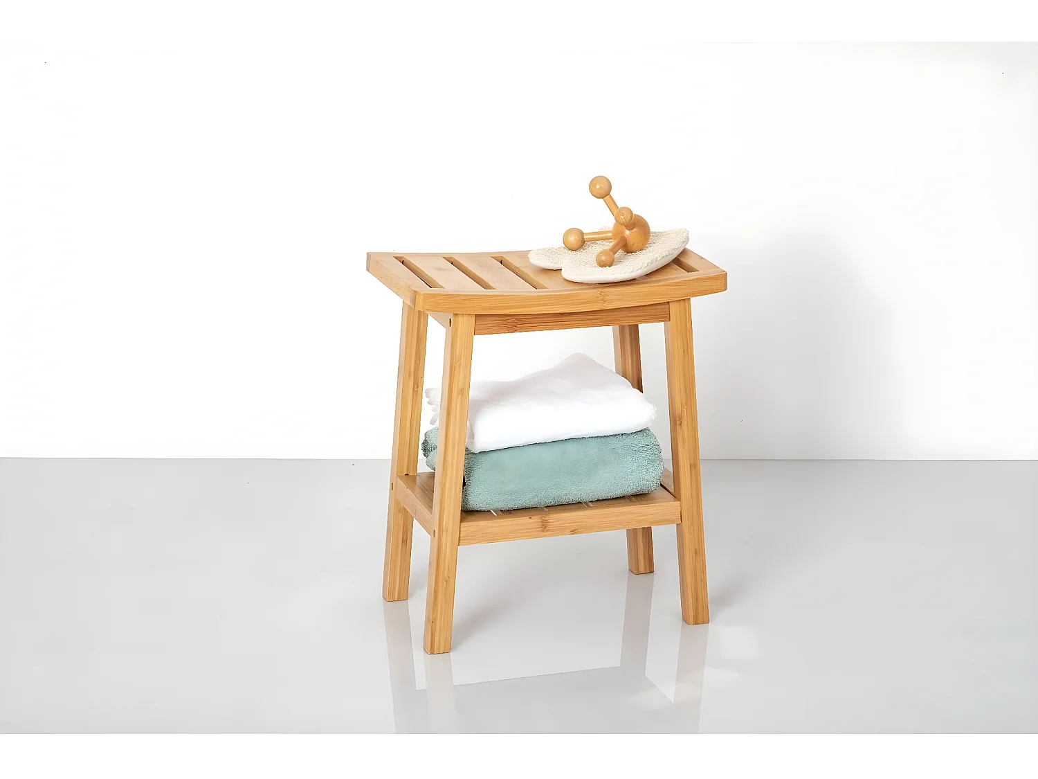 Tabouret en bois de bambou coloris naturel - Longueur 39,5 x Profondeur 25,2 x Hauteur 46 cm