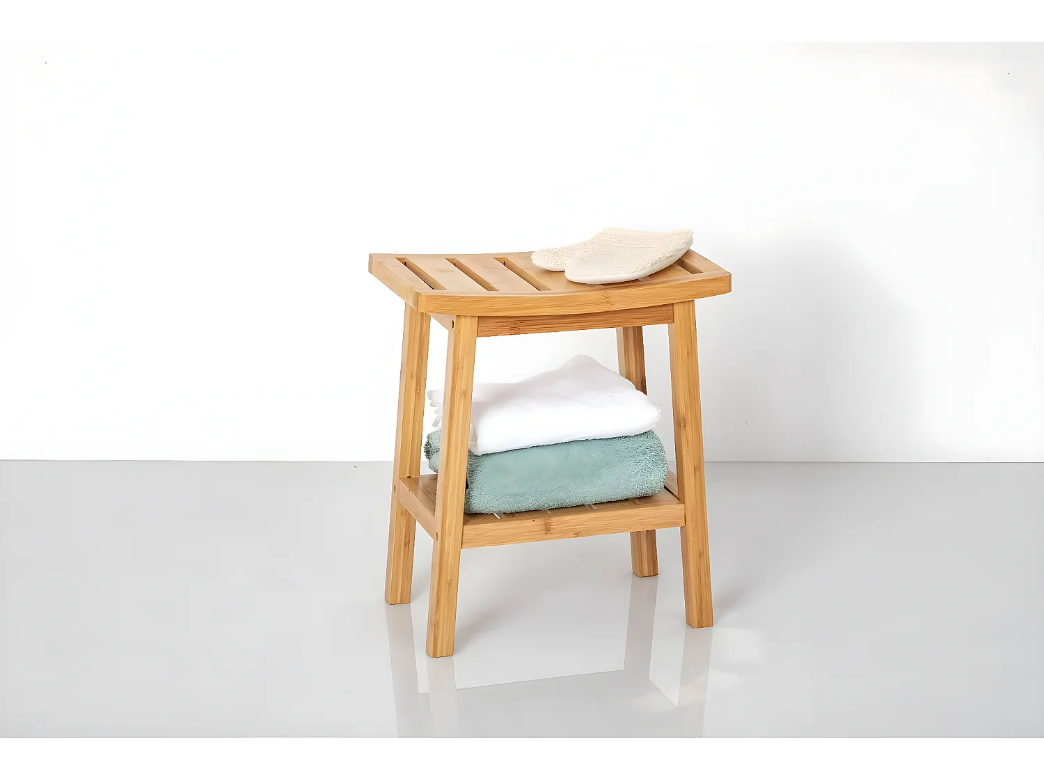 Tabouret en bois de bambou coloris naturel - Longueur 39,5 x Profondeur 25,2 x Hauteur 46 cm