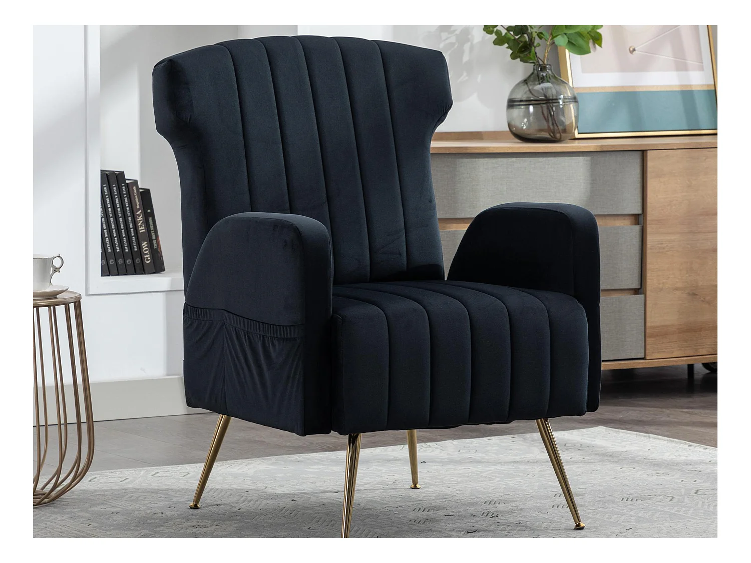 Fauteuil droit haut dossier en velours gris à rayures - Pieds dorés - Idéal pour salon ou espace de détente