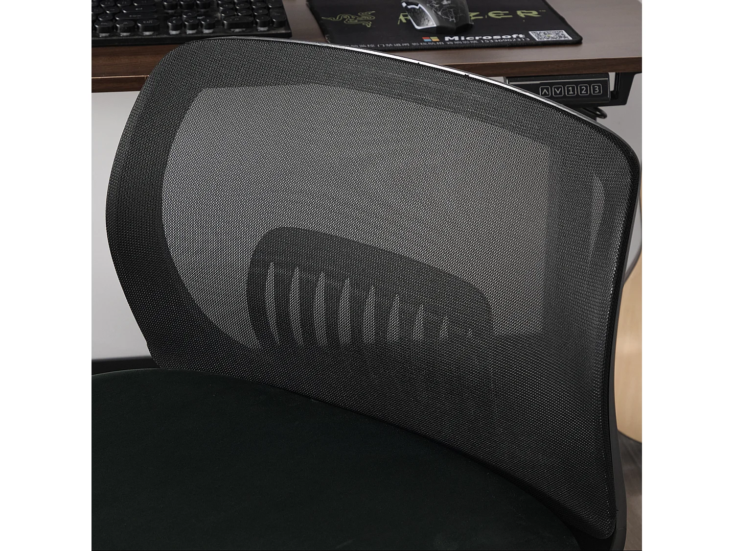 Fauteuil pivotant — réglable en hauteur — avec assise en velours vert — dossier ergonomique