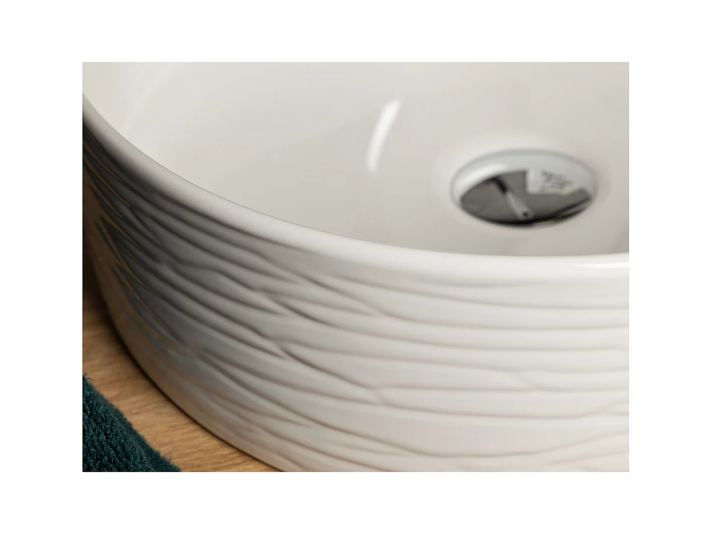 Vasque à poser ronde en céramique PRISMA extérieur rainuré Ø40 cm