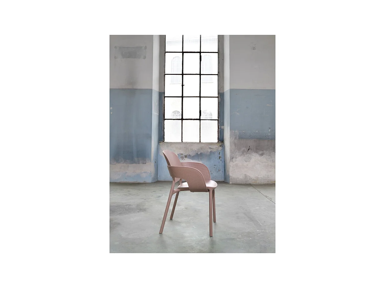 Lot de 2 - Chaise avec accoudoirs outdoor indoor en plastique recyclé HUG