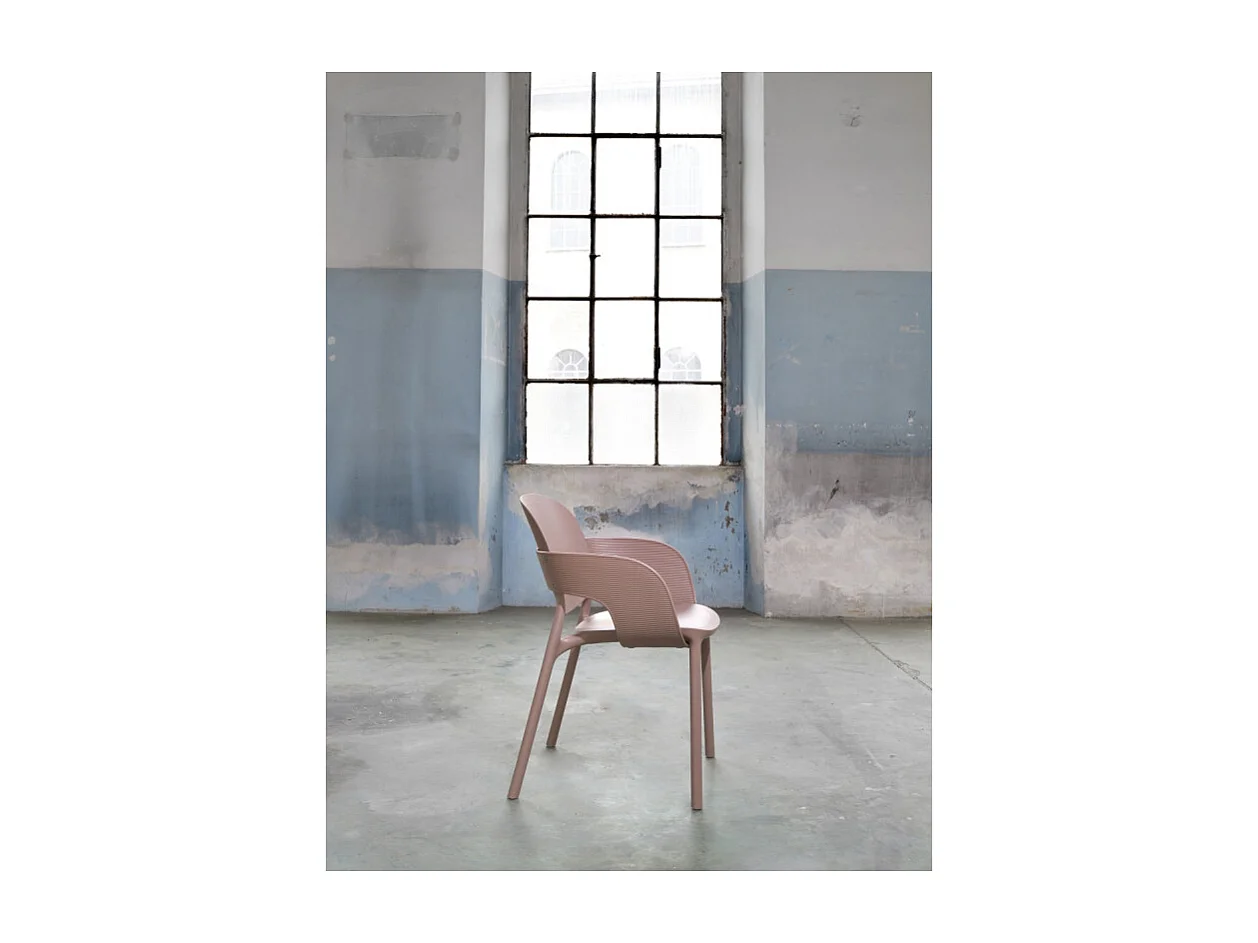 Lot de 2 - Chaise avec accoudoirs outdoor indoor en plastique recyclé HUG