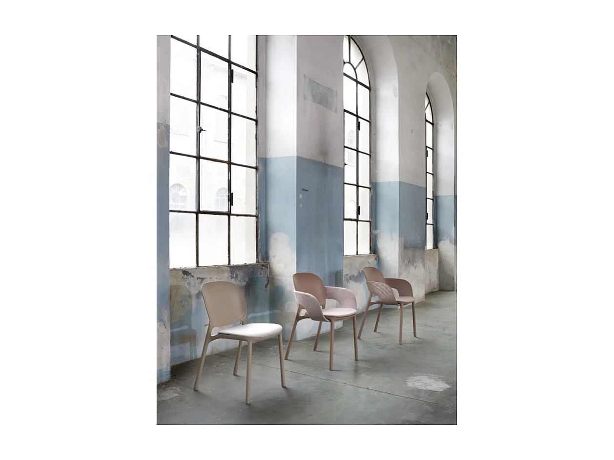 Lot de 2 - Chaise avec accoudoirs outdoor indoor en plastique recyclé HUG