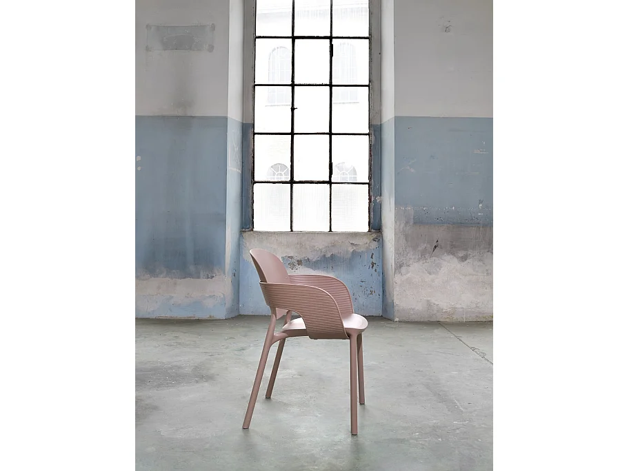 Lot de 2 - Chaise avec accoudoirs outdoor indoor en plastique recyclé HUG