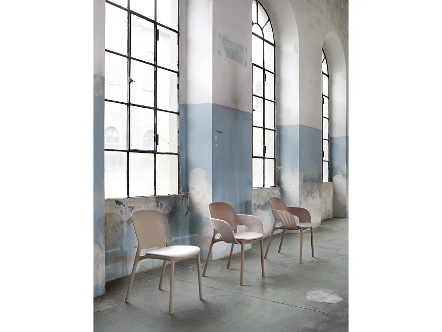 Lot de 2 - Chaise avec accoudoirs outdoor indoor en plastique recyclé HUG