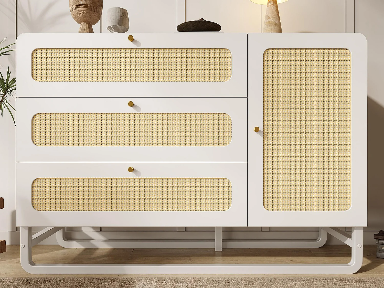 Buffet 120x40x85cm - avec 3 tiroirs en rotin et 1 porte en rotin - style campagnard - poignée en or - Blanc + Naturel