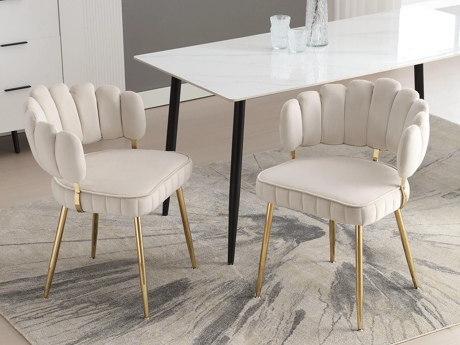 Set van 2 fluwelen stoelen - rugleuning met uitgesneden bloemblaadjespatroon - ideaal voor eetkamer of moderne woonkamer