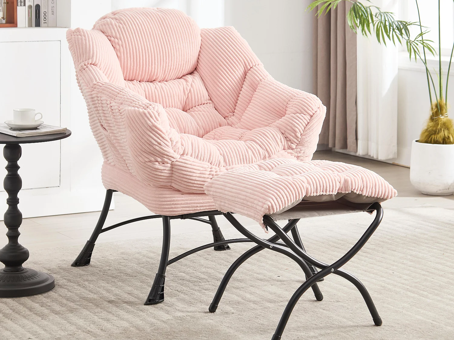 Fauteuil en velours côtelé rose - Repose-pieds pratique - Poche latérale pour téléphone - Style moelleux et spacieux - Parfait pour salon ou chambre