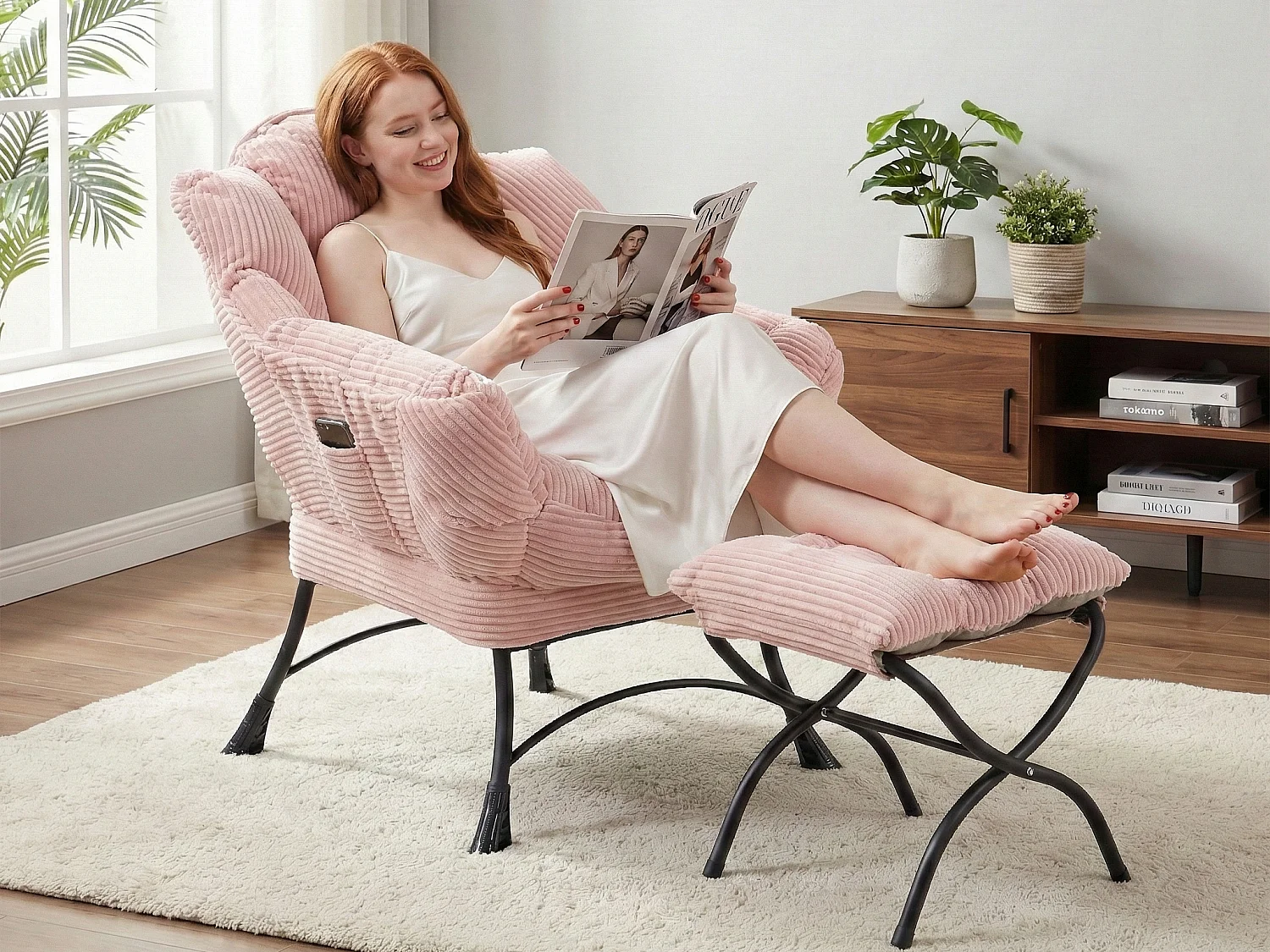 Fauteuil en velours côtelé rose - Repose-pieds pratique - Poche latérale pour téléphone - Style moelleux et spacieux - Parfait pour salon ou chambre