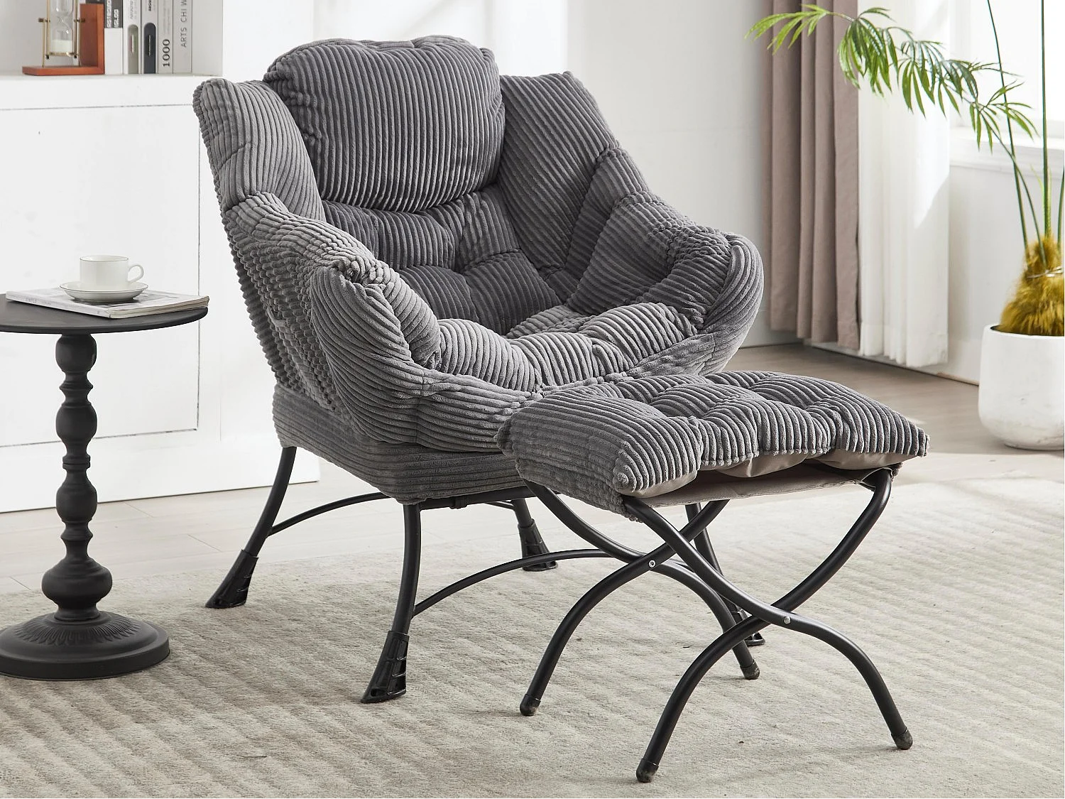 Fauteuil en velours côtelé gris anthracite - Repose-pieds pratique - Poche latérale pour téléphone - Style moelleux et spacieux - Parfait pour salon ou chambre