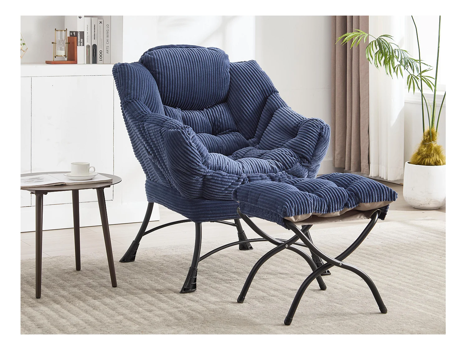 Fauteuil en velours côtelé bleu - Repose-pieds pratique - Poche latérale pour téléphone - Style moelleux et spacieux - Parfait pour salon ou chambre