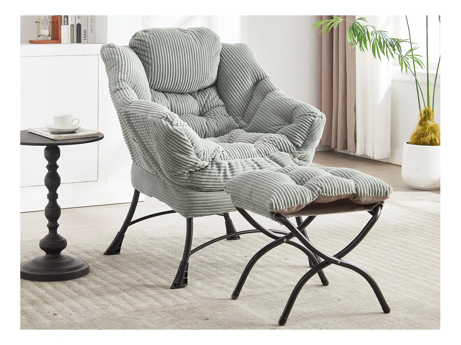 Fauteuil en velours côtelé gris claire - Repose-pieds pratique - Poche latérale pour téléphone - Style moelleux et spacieux - Parfait pour salon ou chambre