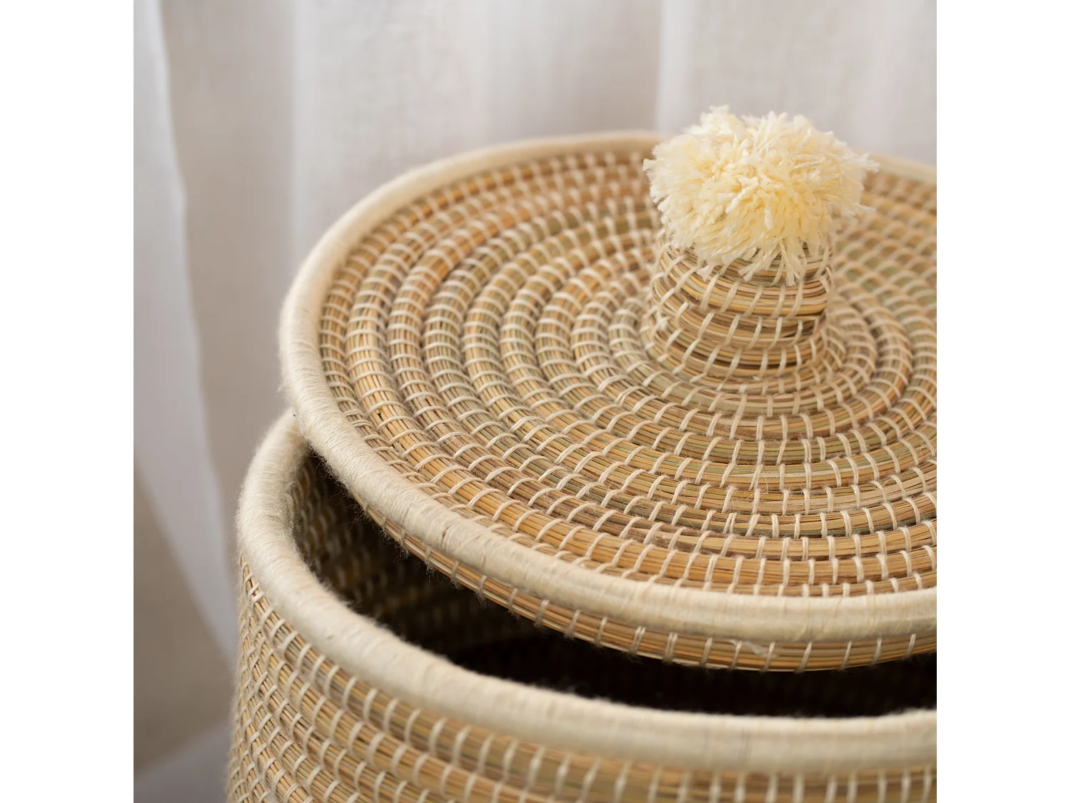 Panier à linge en fibres naturelles et laine