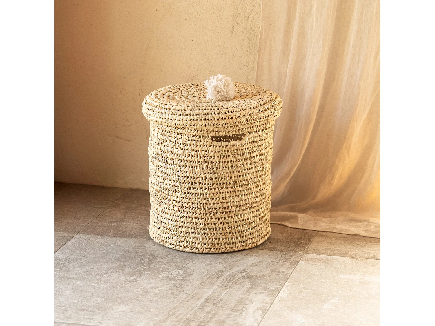 Panière a linge ajourée couvercle pompon