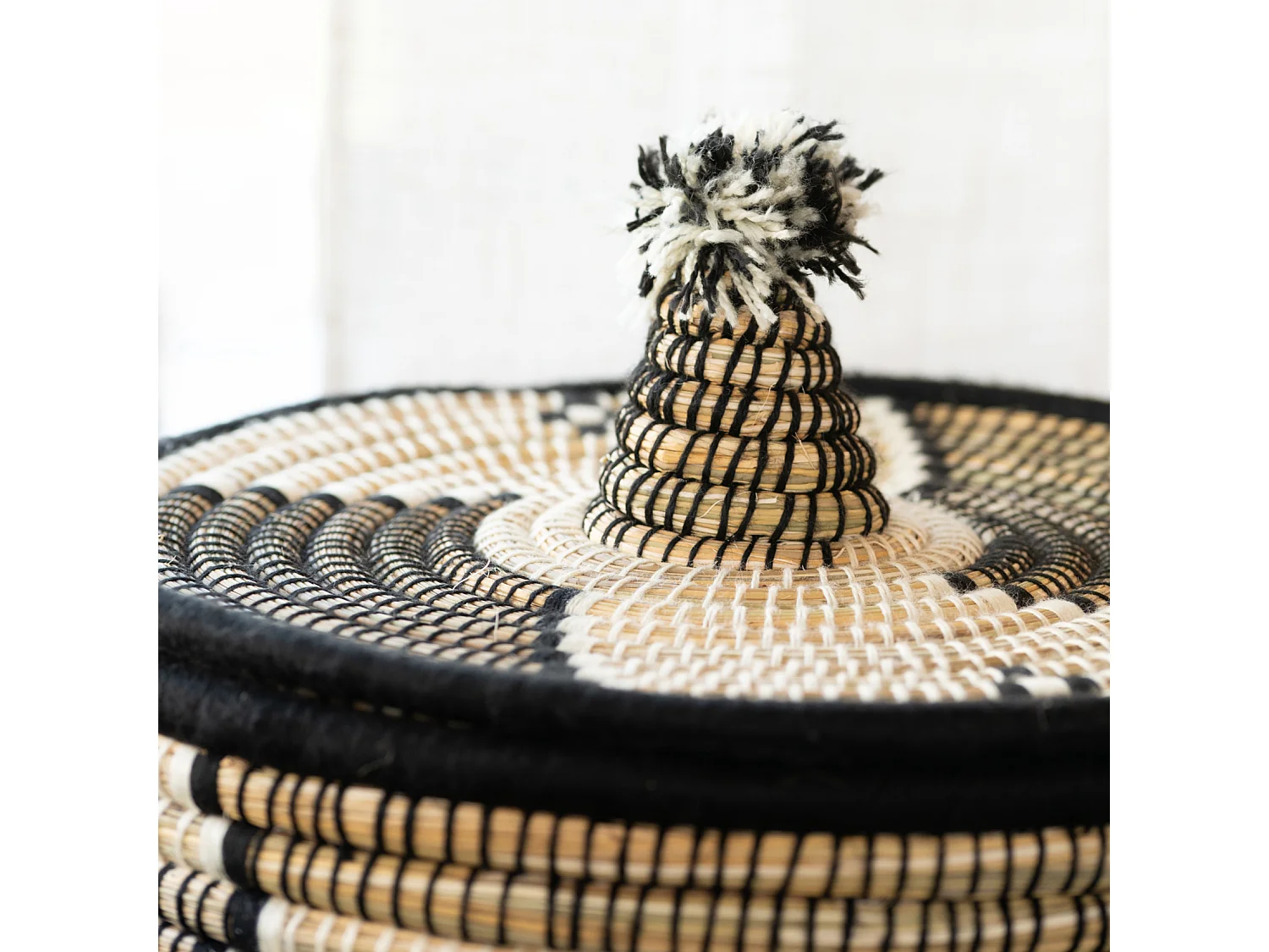 Panier à linge motifs ethniques en fibres naturelles