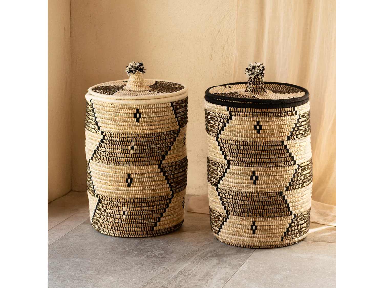 Panier à linge motifs ethniques en fibres naturelles