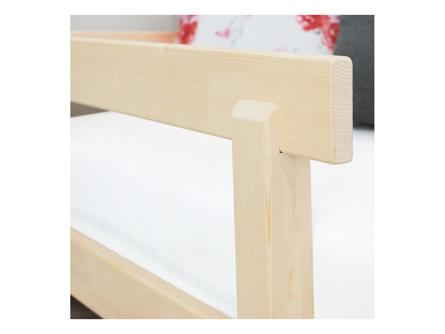 TRUSTY steenrode kinderbedhek