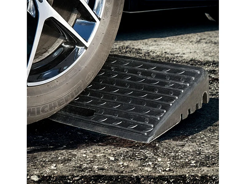 Rampe d’accès en caoutchouc antidérapante – Capacité 7,5 tonnes