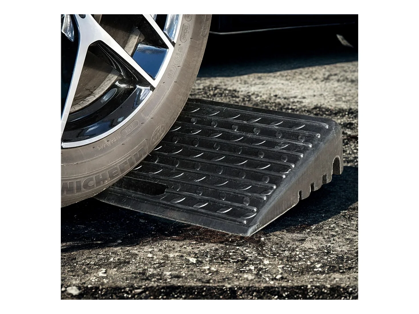 Rampe d’accès en caoutchouc antidérapante – Capacité 7,5 tonnes