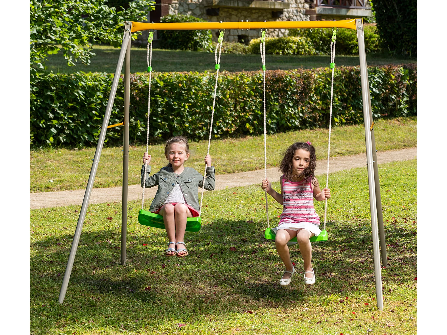 Portique enfant en métal avec 2 balançoires réglables - Hauteur 1,90 m - Dès 3 ans