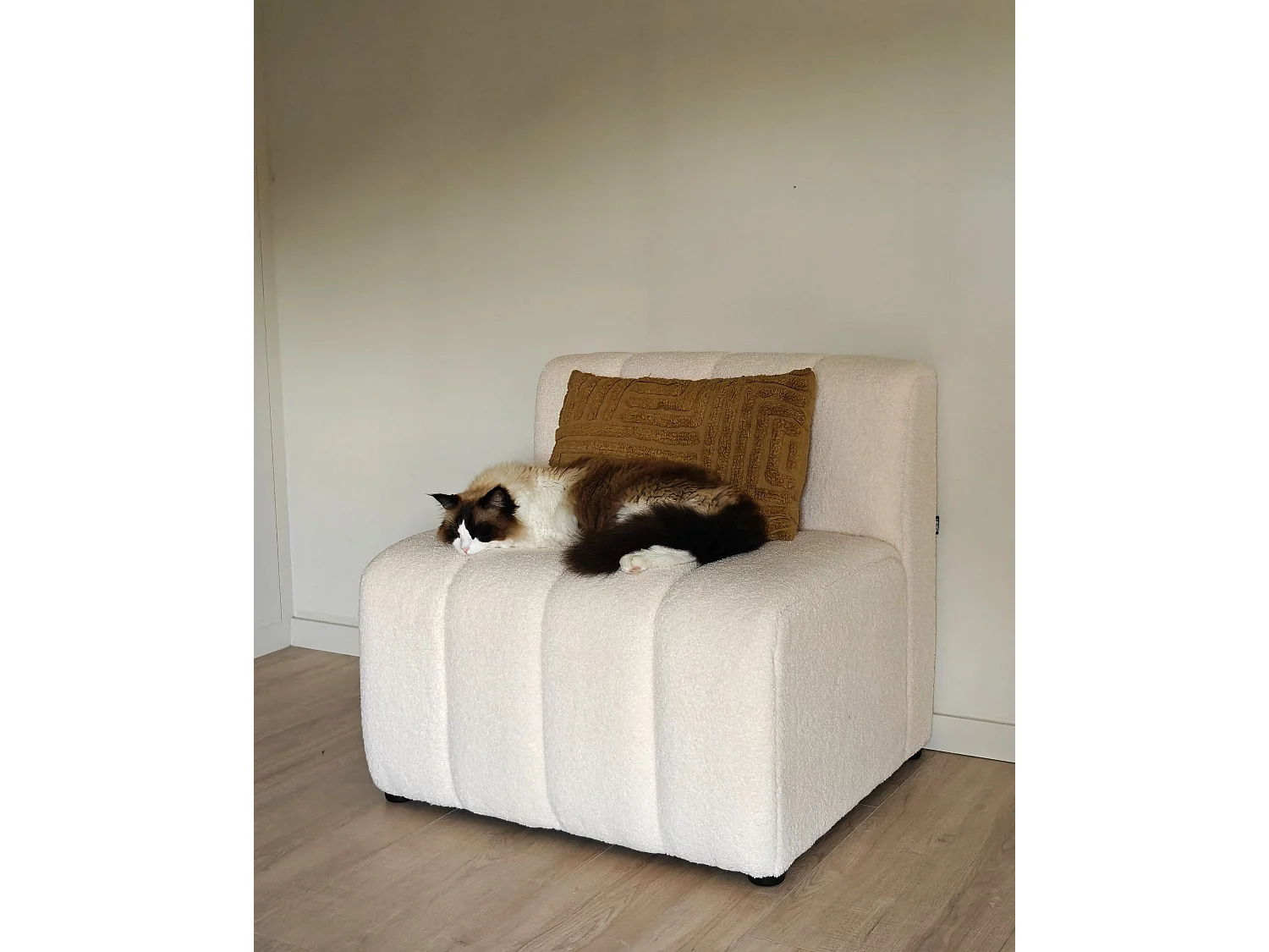 Fauteuil KAGE Bouclé Beige clair