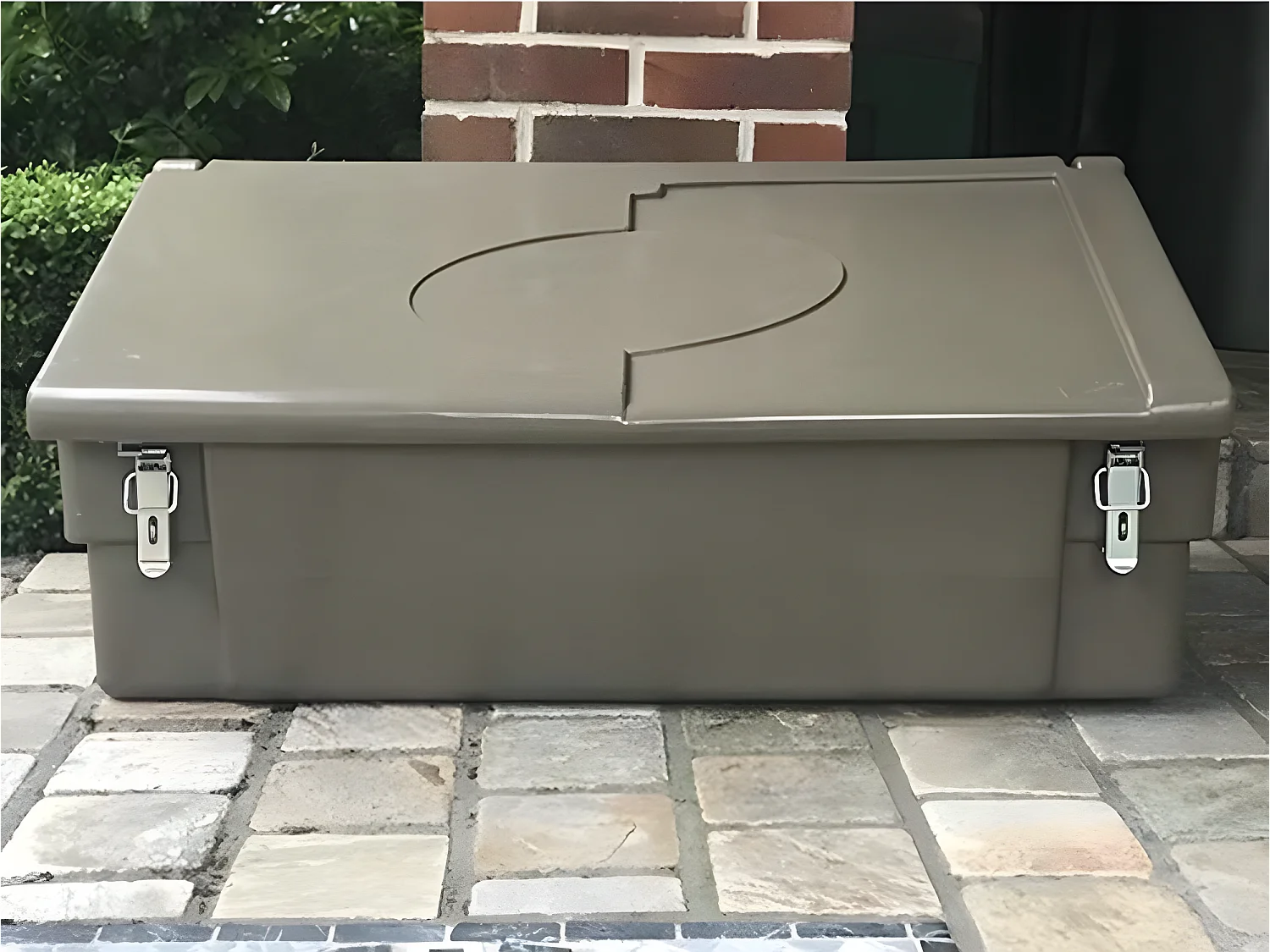 Coffre De Jardin 100l Avec Grenouillères Et Cadenas