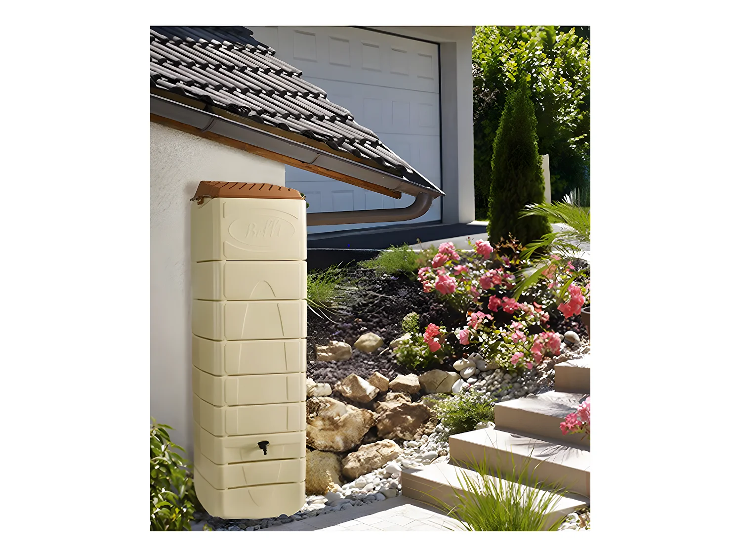 Esthetische muurwateropvangbak van 650L in plastic met kraan en geklikt deksel