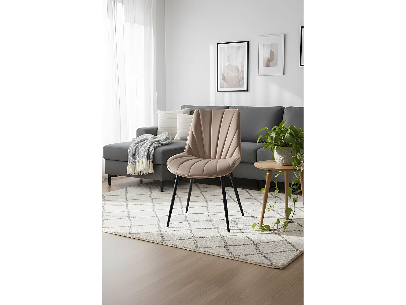 Sedia K589/Rivestimento in tessuto di velluto e metallo/Beige