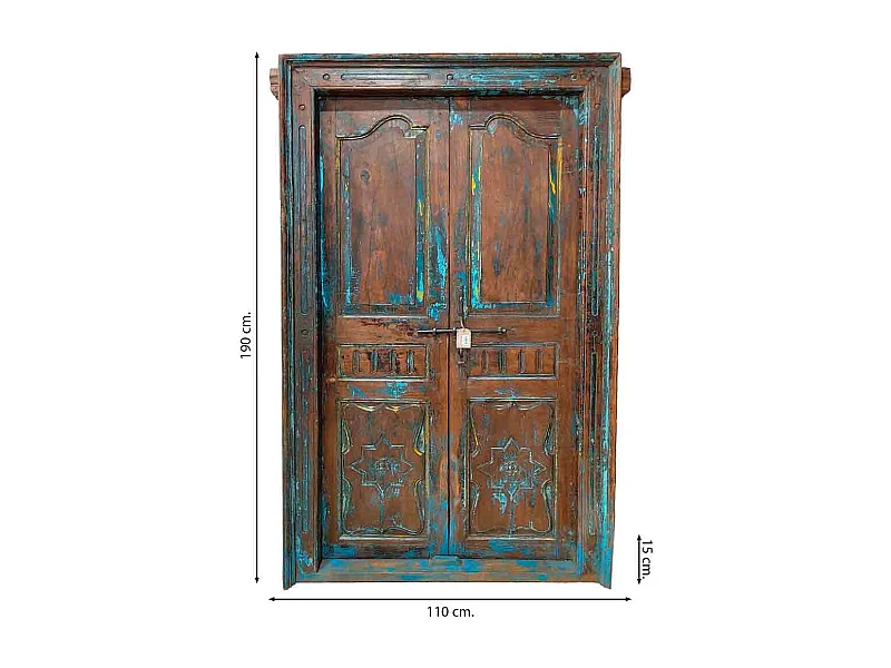 Puerta de madera marrón con acabado artesanal 110x15x190