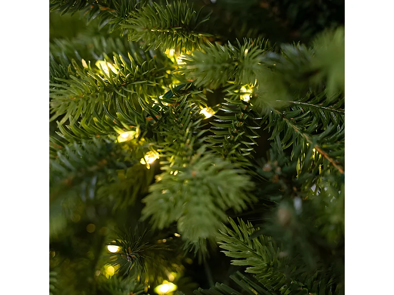 Kerstboom met LED's en moderne "Italia" stam in PE met Real Touch effect, 180 cm hoog.