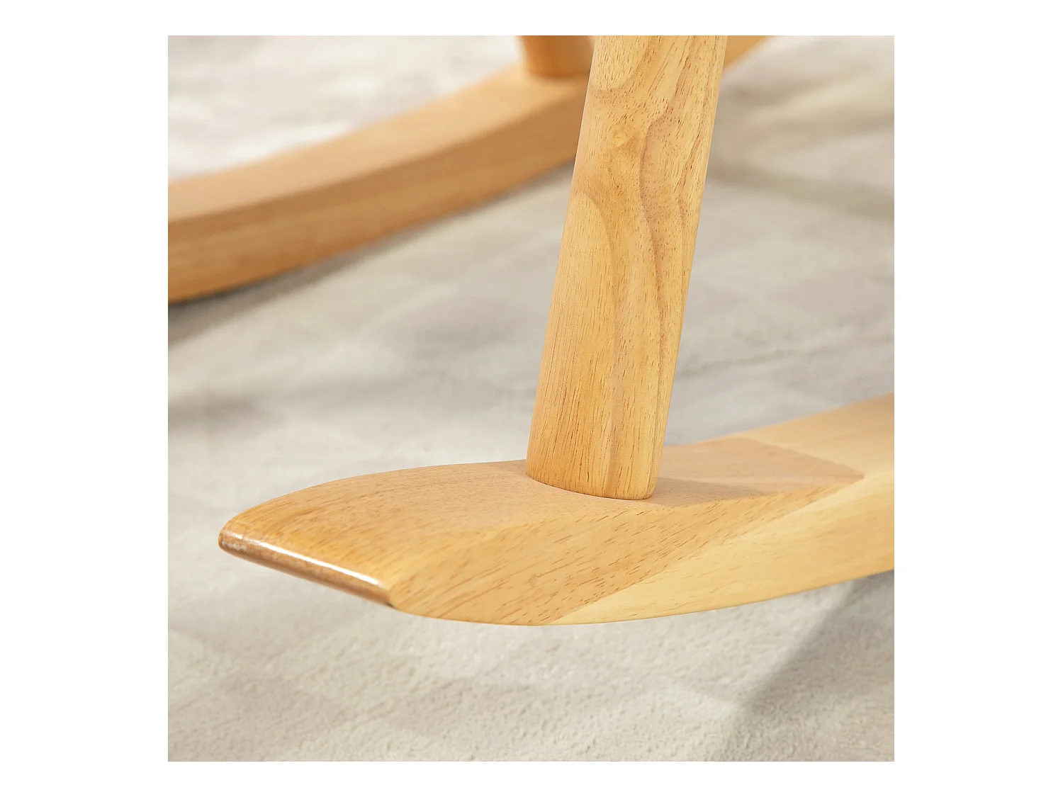 Fauteuil à bascule en fausse laine blanche avec appui-tête réglable et structure en bois