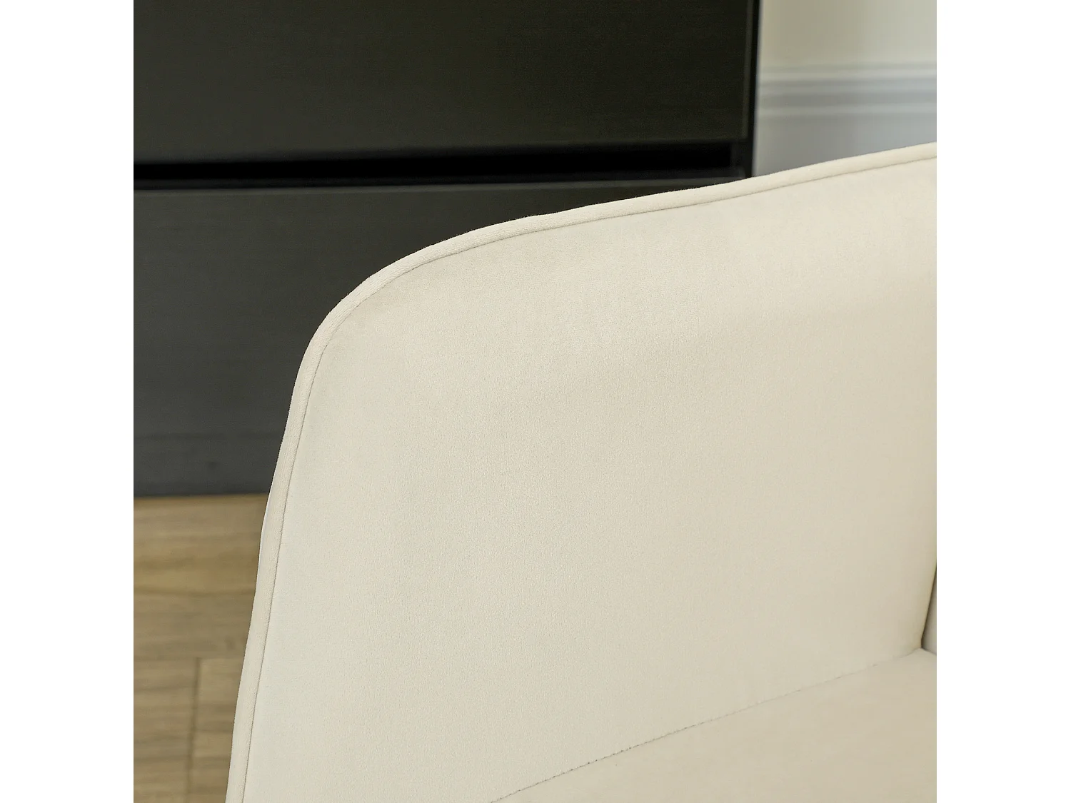 Sedia a dondolo in velluto beige con braccioli, base in legno, struttura nera