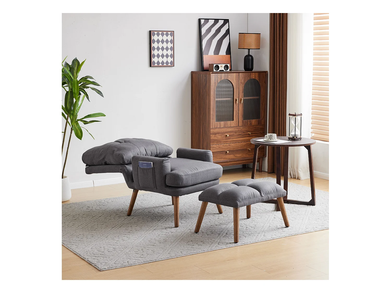 Fauteuil gris avec repose-pieds et poches latérales, dossier réglable sur 5 niveaux