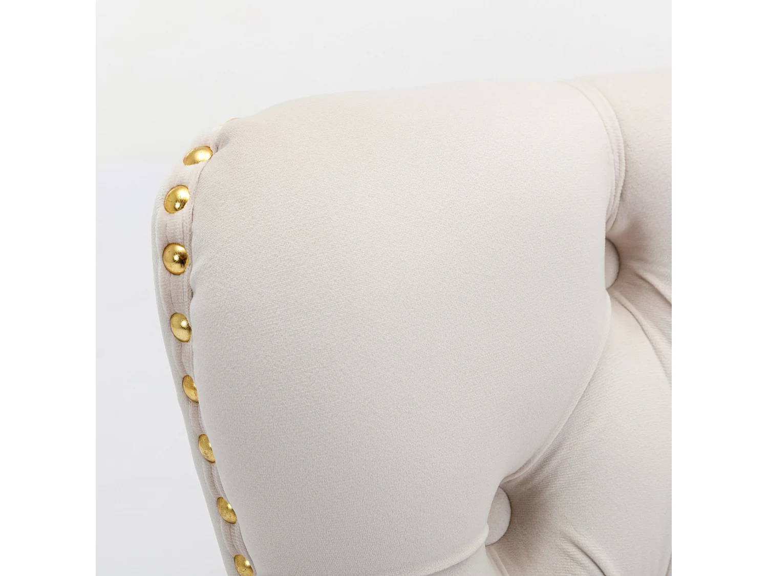 Zestaw 2 krzeseł jadalnianych z beżowego aksamitu z tapicerowanym oparciem i złotymi metalowymi nogami