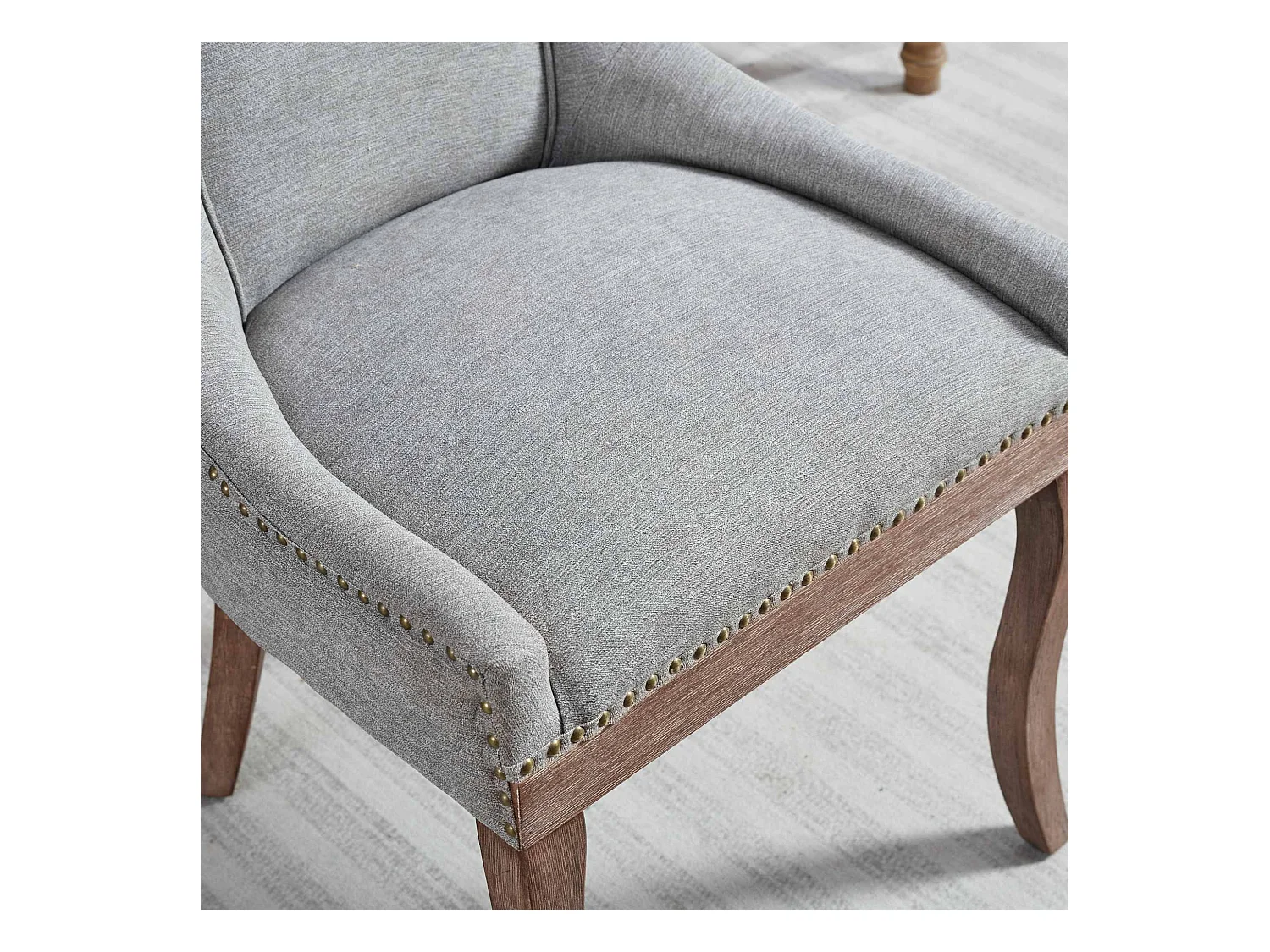 Zestaw 2 krzeseł jadalnianych z szarej tkaniny szenilowej z oparciem i ozdobnymi gwoździami, drewniane nogi