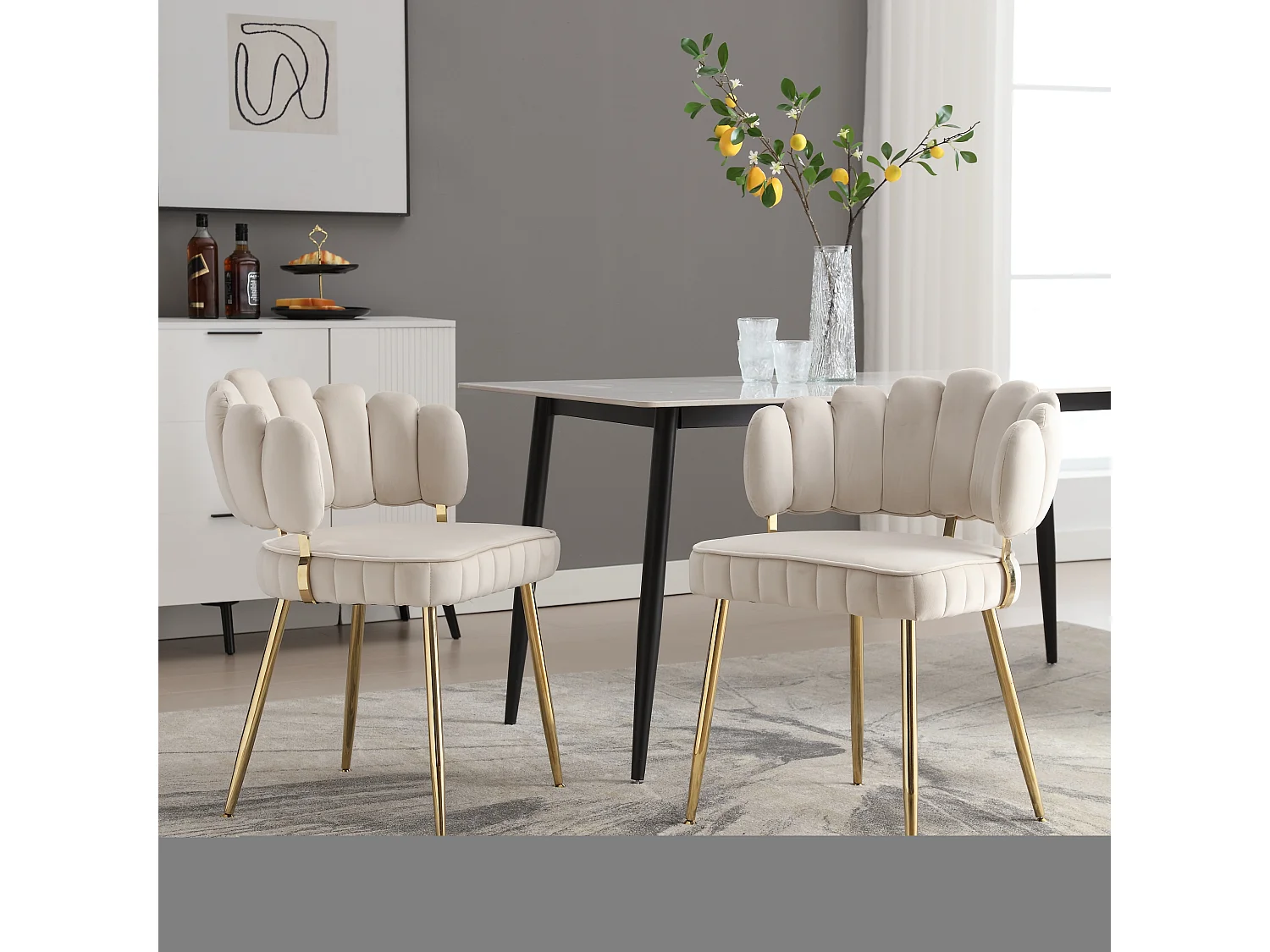 Set van 2 eetkamerstoelen in ivoorkleurig fluweel met gewatteerde rugleuning en gouden metalen poten