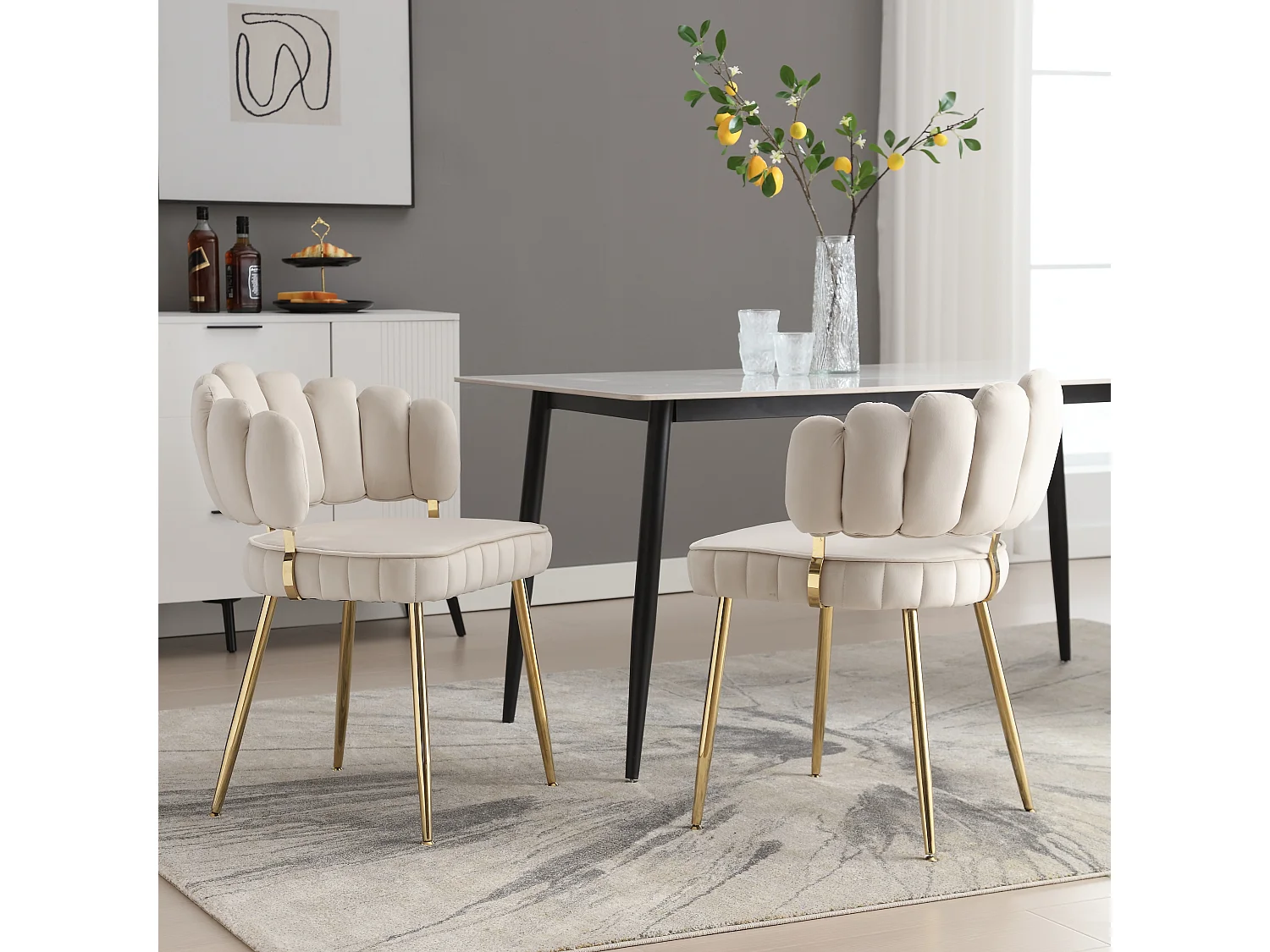 Set van 2 eetkamerstoelen in ivoorkleurig fluweel met gewatteerde rugleuning en gouden metalen poten