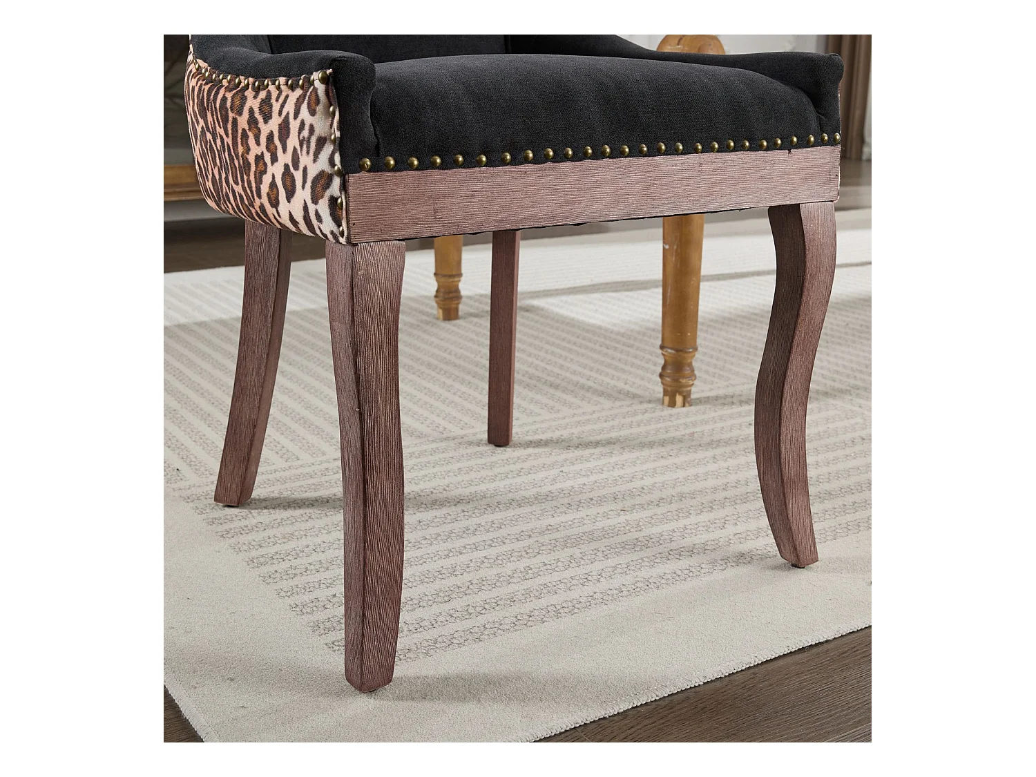 Lot de 2 chaises de salle à manger en chenille avec dossier et garniture cloutée - noir et léopard