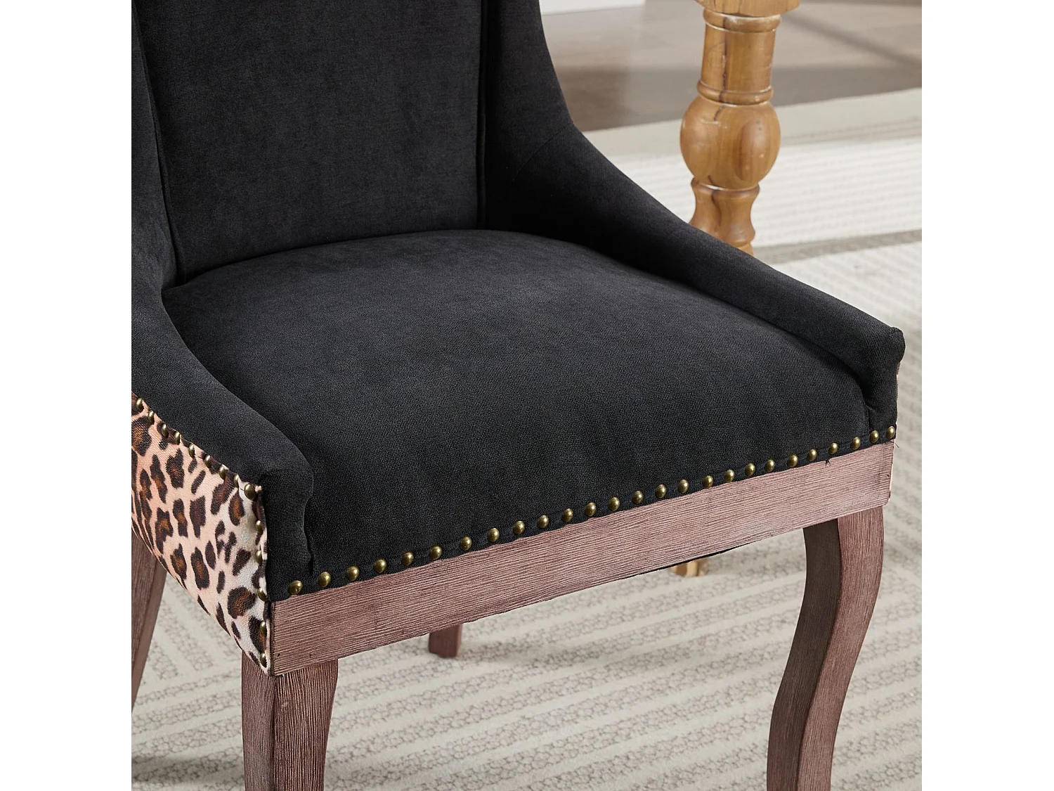 Juego de 2 sillas de comedor en chenilla con tachuelas decorativas y respaldo - negro y estampado leopardo