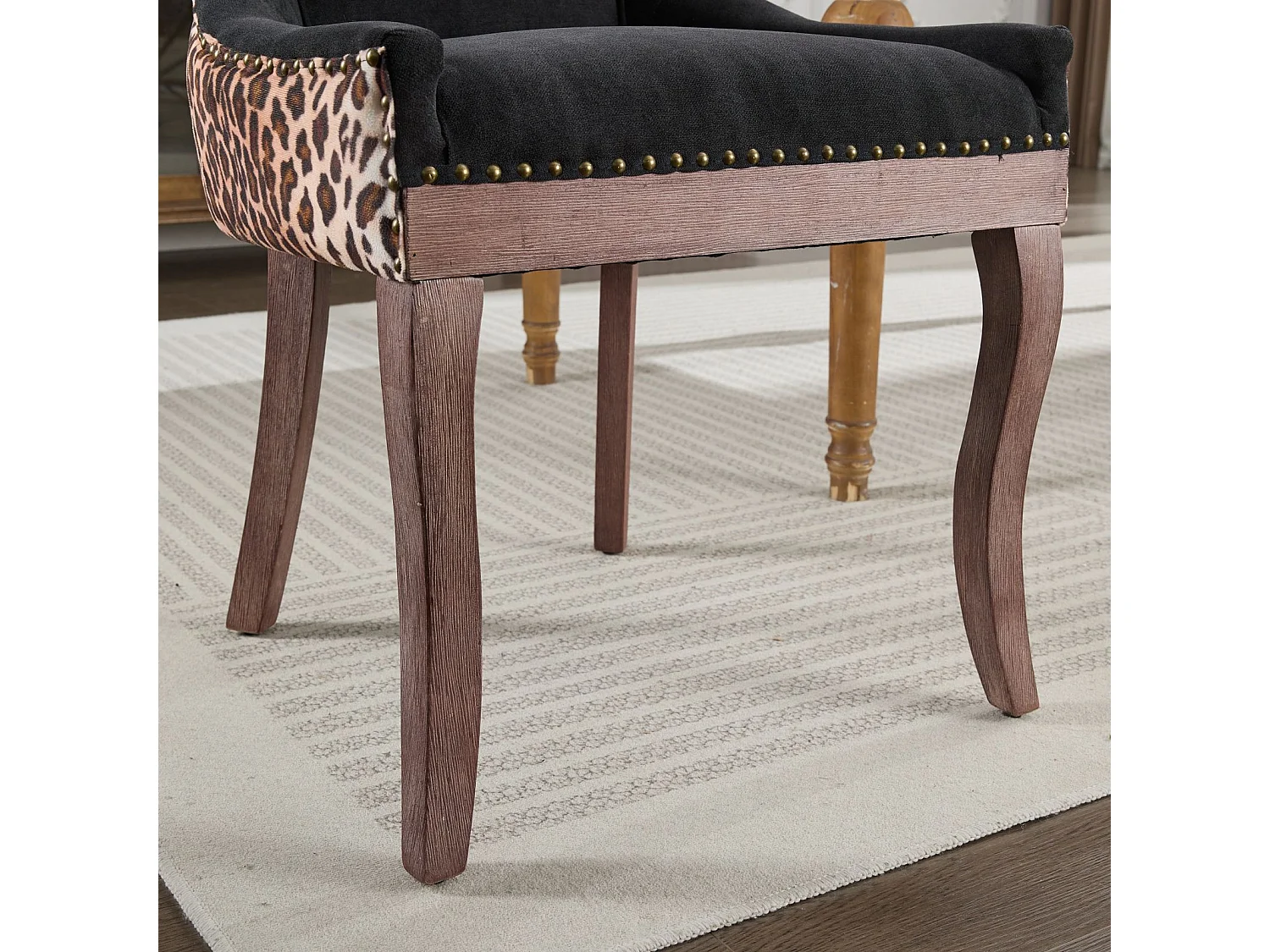 Juego de 2 sillas de comedor en chenilla con tachuelas decorativas y respaldo - negro y estampado leopardo