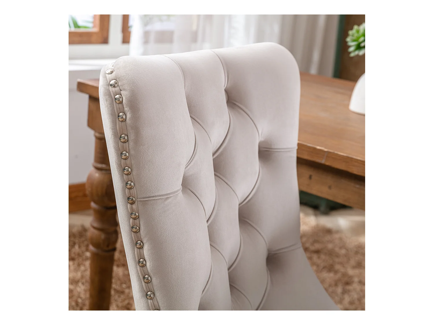 2er-Set Esszimmerstühle aus beigem Samt mit Ziernägeln und gepolsterter Rückenlehne