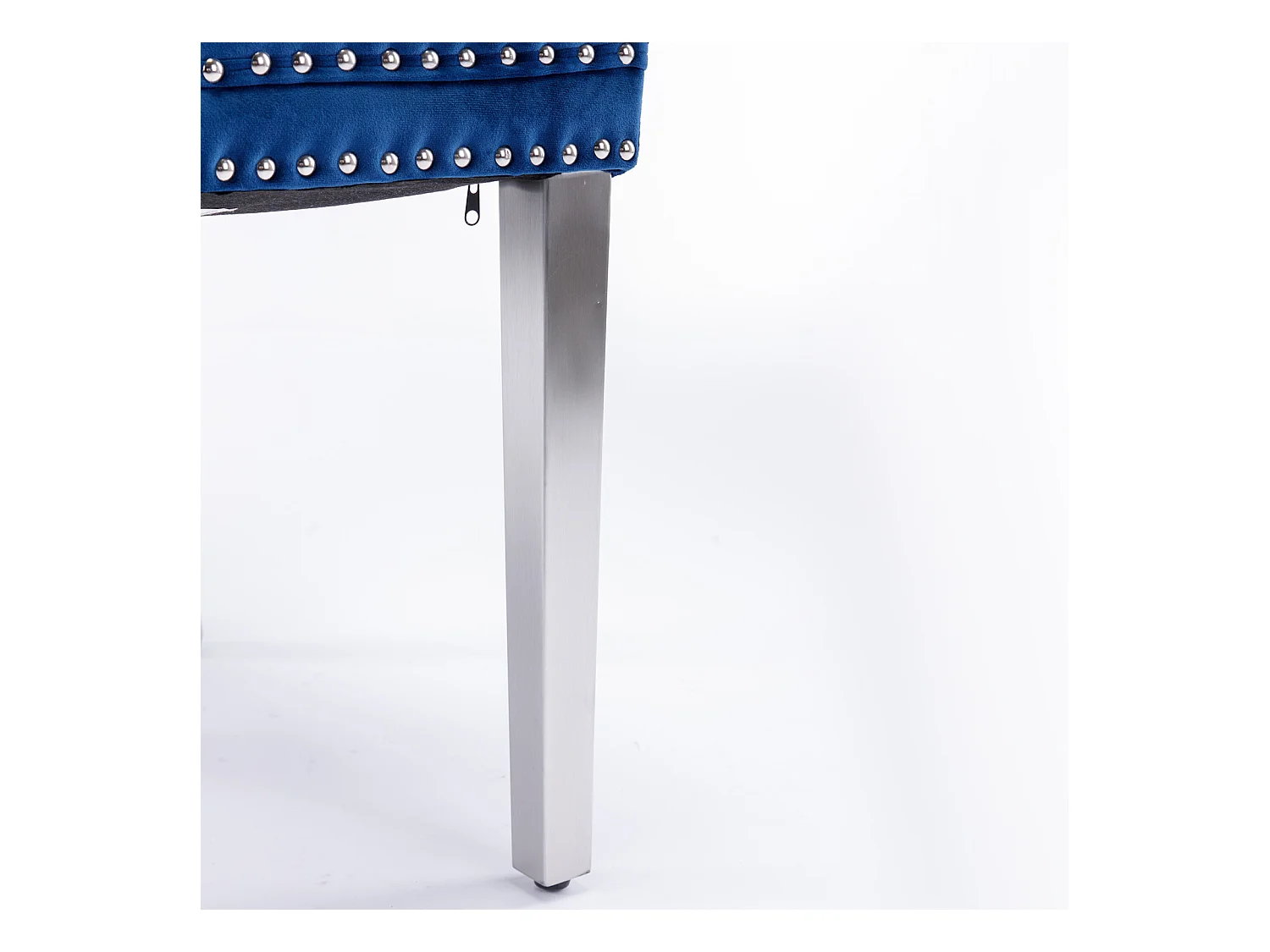 Zestaw 2 krzeseł do jadalni z niebieskiego aksamitu z tapicerowanym oparciem i srebrnymi metalowymi nogami