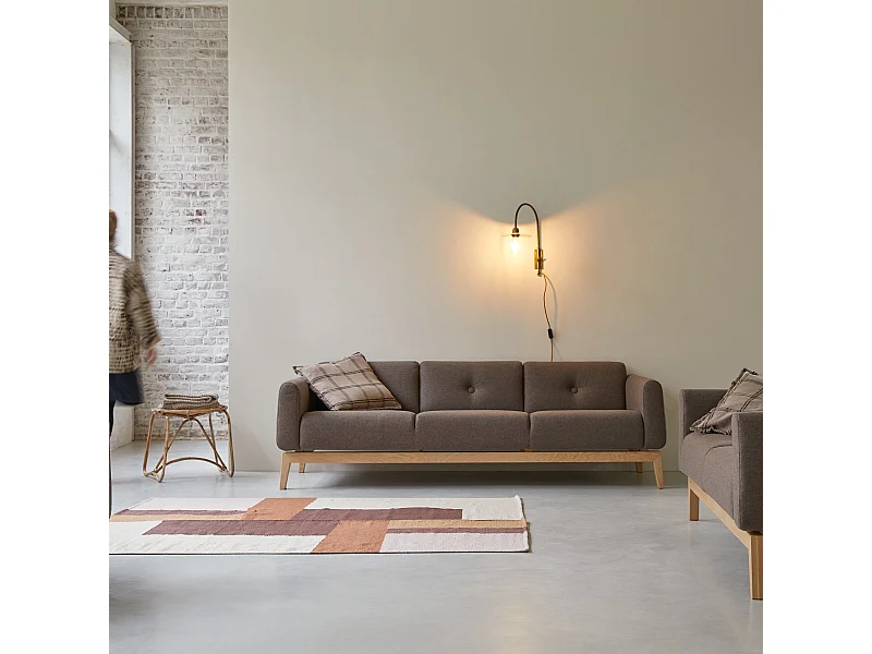 3-Sitzer-Sofa Bjorn mit massivem Eichenholzgestell und braunem Stoffbezug ,3-Sitzer