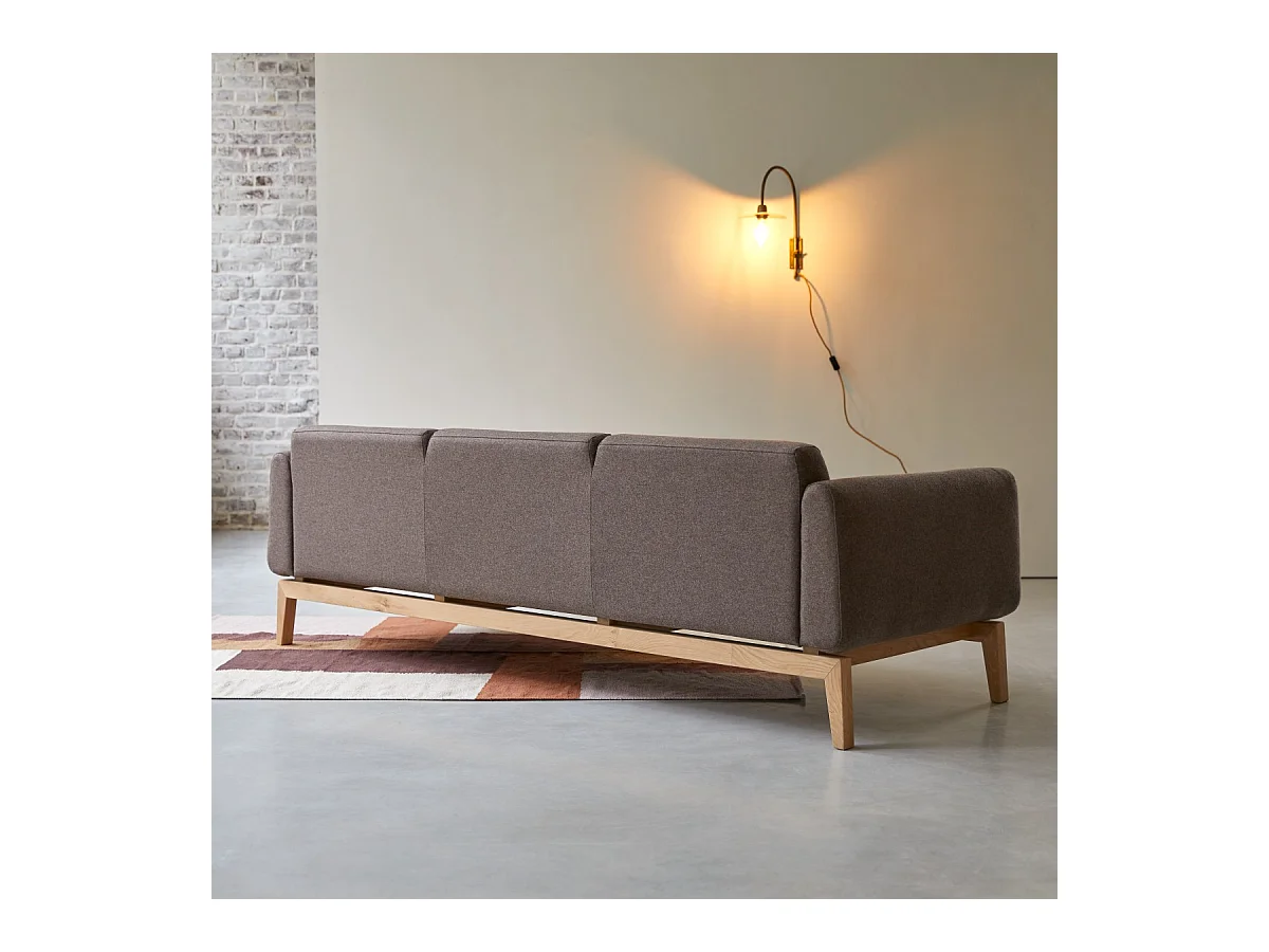 Divano Bjorn in rovere massello e tessuto marrone da 3 posti, 3 posti